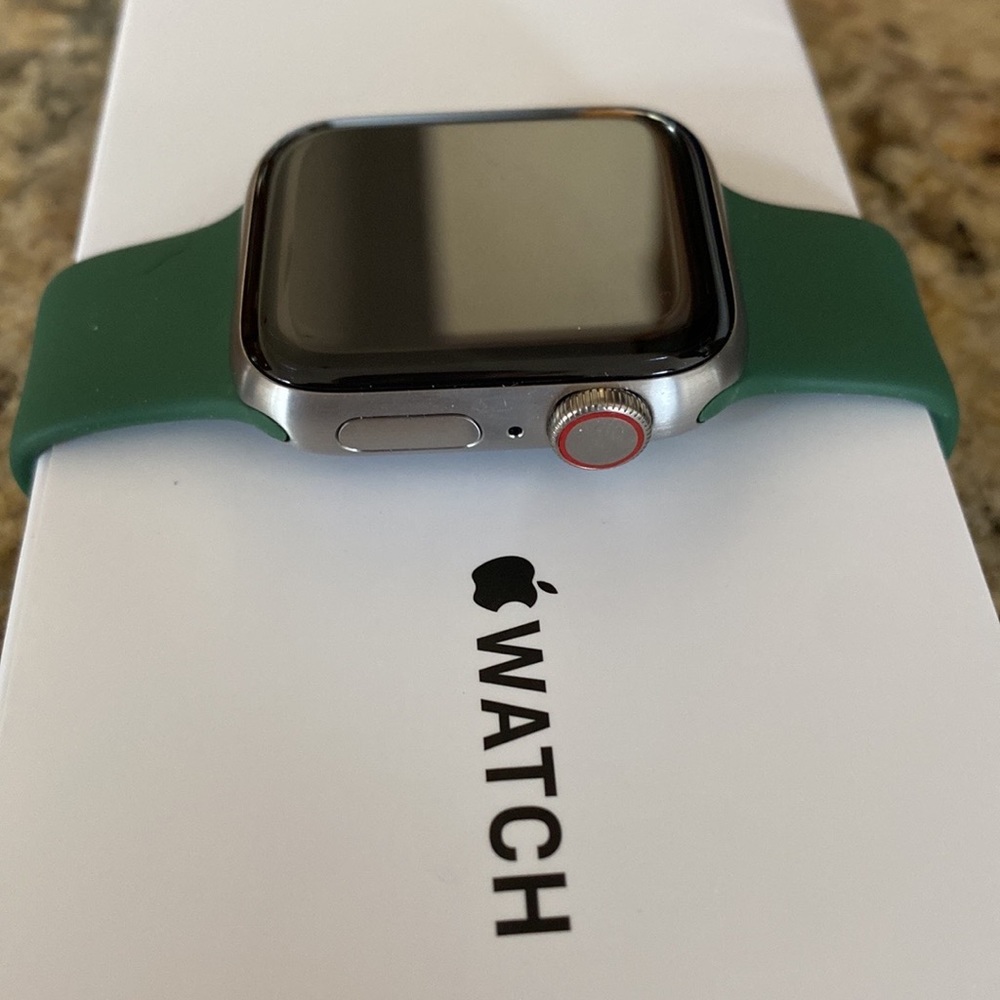 Apple Watch 6, 40mm titanium & ceramic case. Sapphire crystal screen.